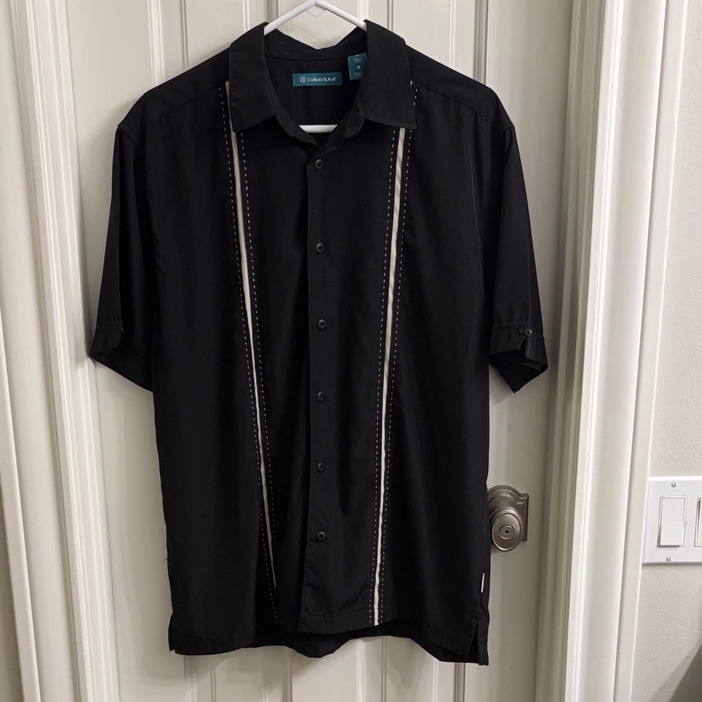 Cubavera 💃🏻 Guayabera style Men’s Black Shirt